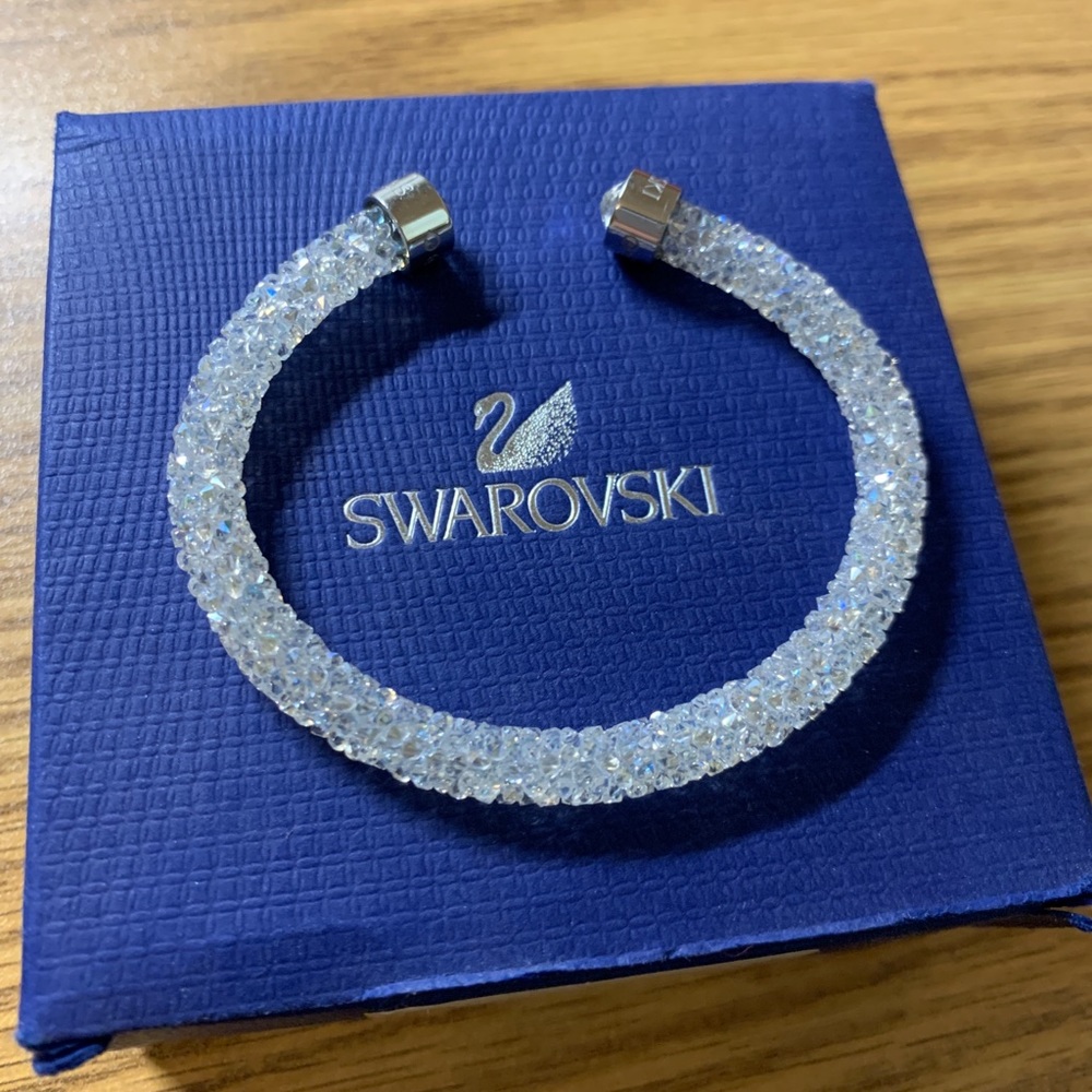 Crystal bangle bracelet